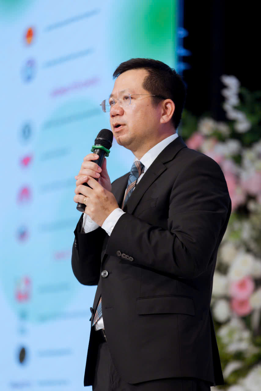 Ông Hà Hoàng Hải, Đại sứ Việt Nam tại Ba Lan phát biểu .