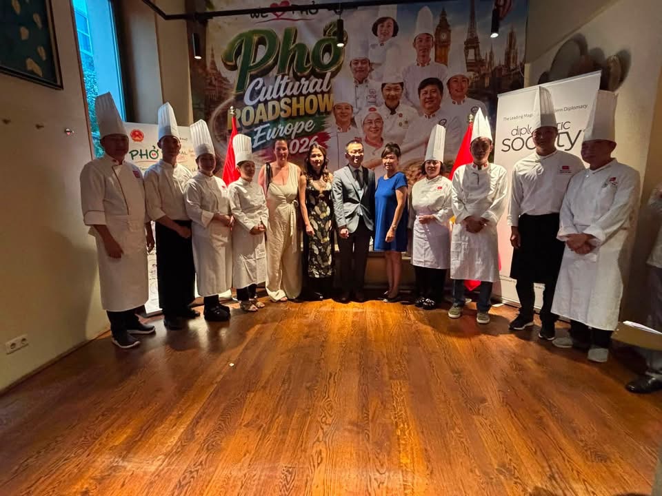 Các nghệ nhân của Phở Cultural Roadshow Europe 2026 đến Áo.