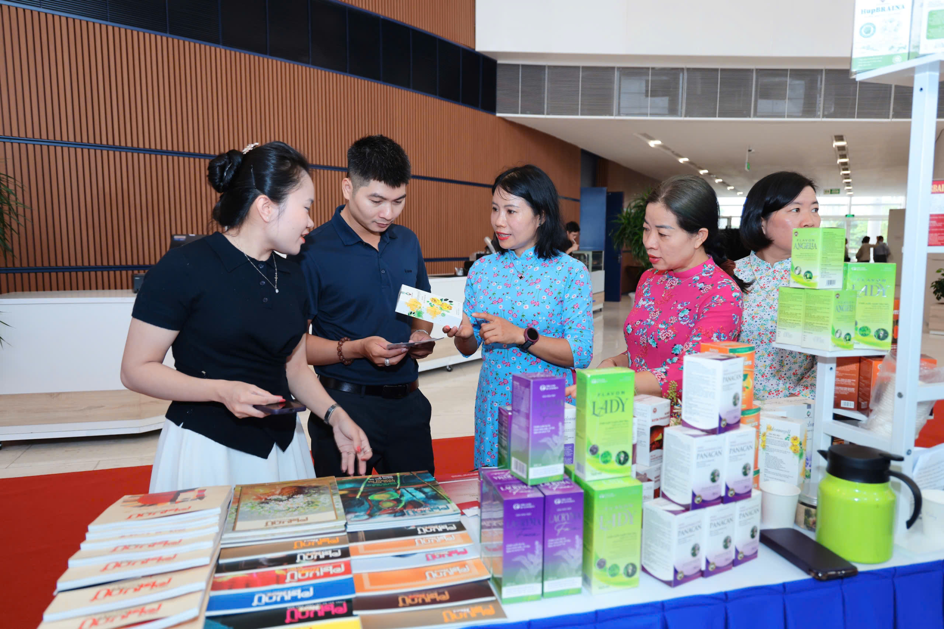 Các sản phẩm chăm sóc sức khỏe phụ nữ được phát triển từ các kết quả nghiên cứu của các nhà khoa học nữ.