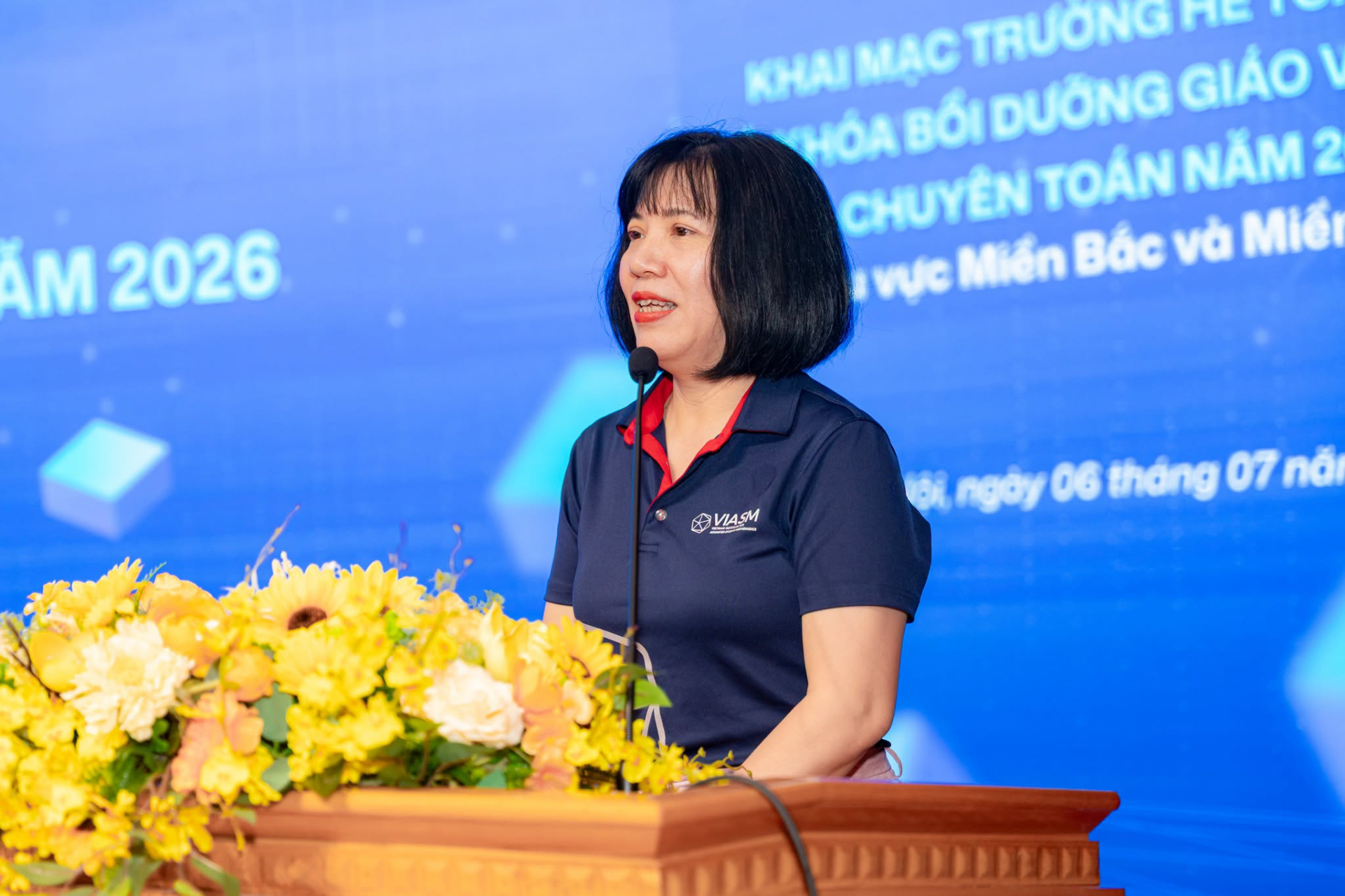 TS. Trịnh Thị Thúy Giang, Phó Giám đốc Viện Nghiên cứu cao cấp về Toán phát biểu. Ảnh: BTC