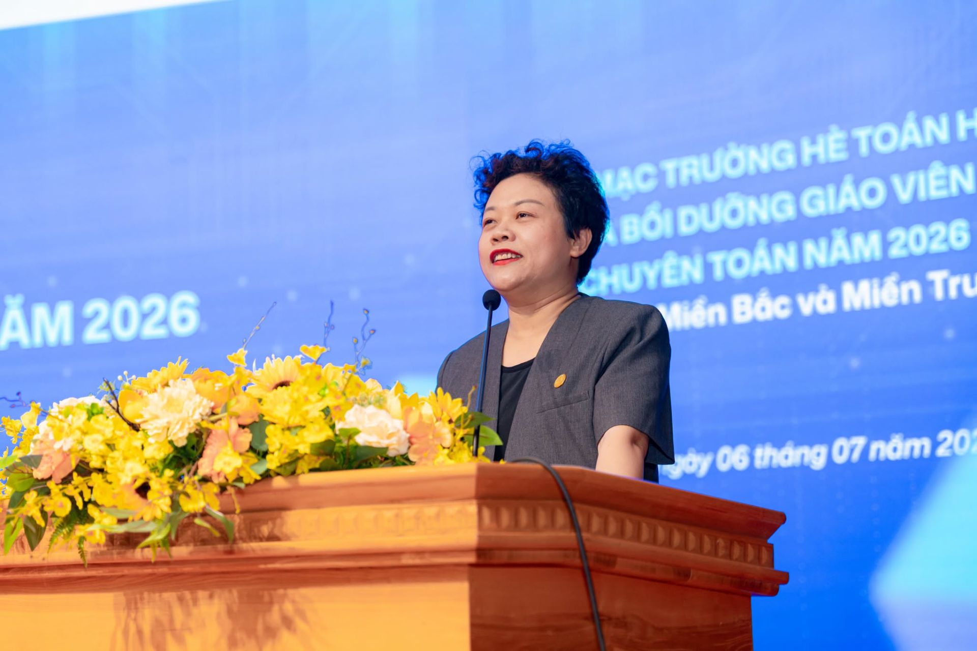 PGS.TS. Chu Cẩm Thơ, Phó Tổng Giám đốc Đại học Phenikaa đại diện đơn vị đăng cai phát biểu; Ảnh: BTC