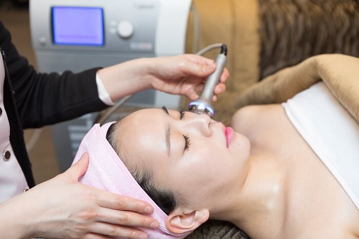 Kiến thức tài chính cá nhân ảnh hưởng như thế nào đến quyết định chi tiêu làm đẹp của phụ nữ Việt Nam?