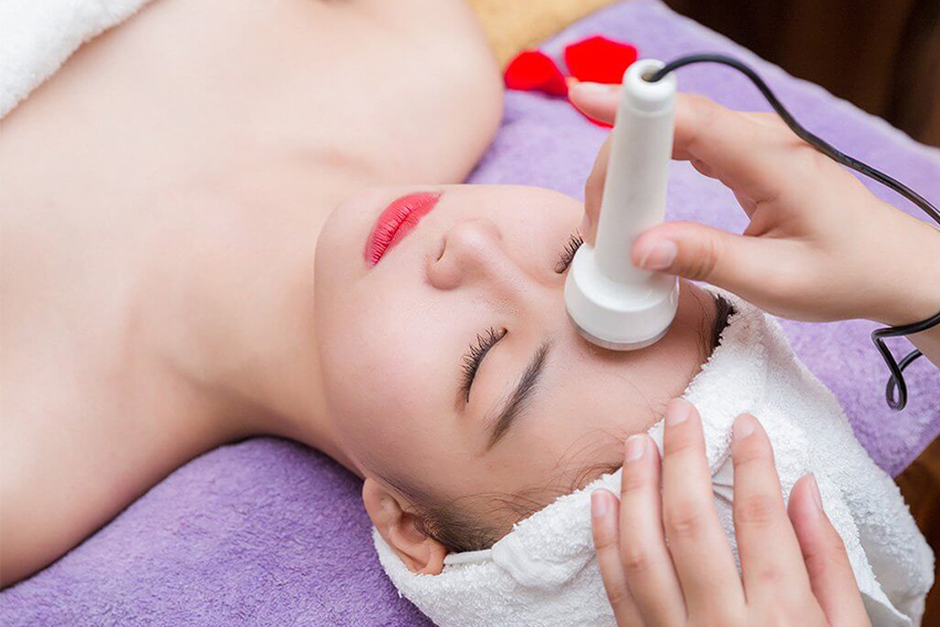 Kiến thức tài chính cá nhân ảnh hưởng như thế nào đến quyết định chi tiêu làm đẹp của phụ nữ Việt Nam?