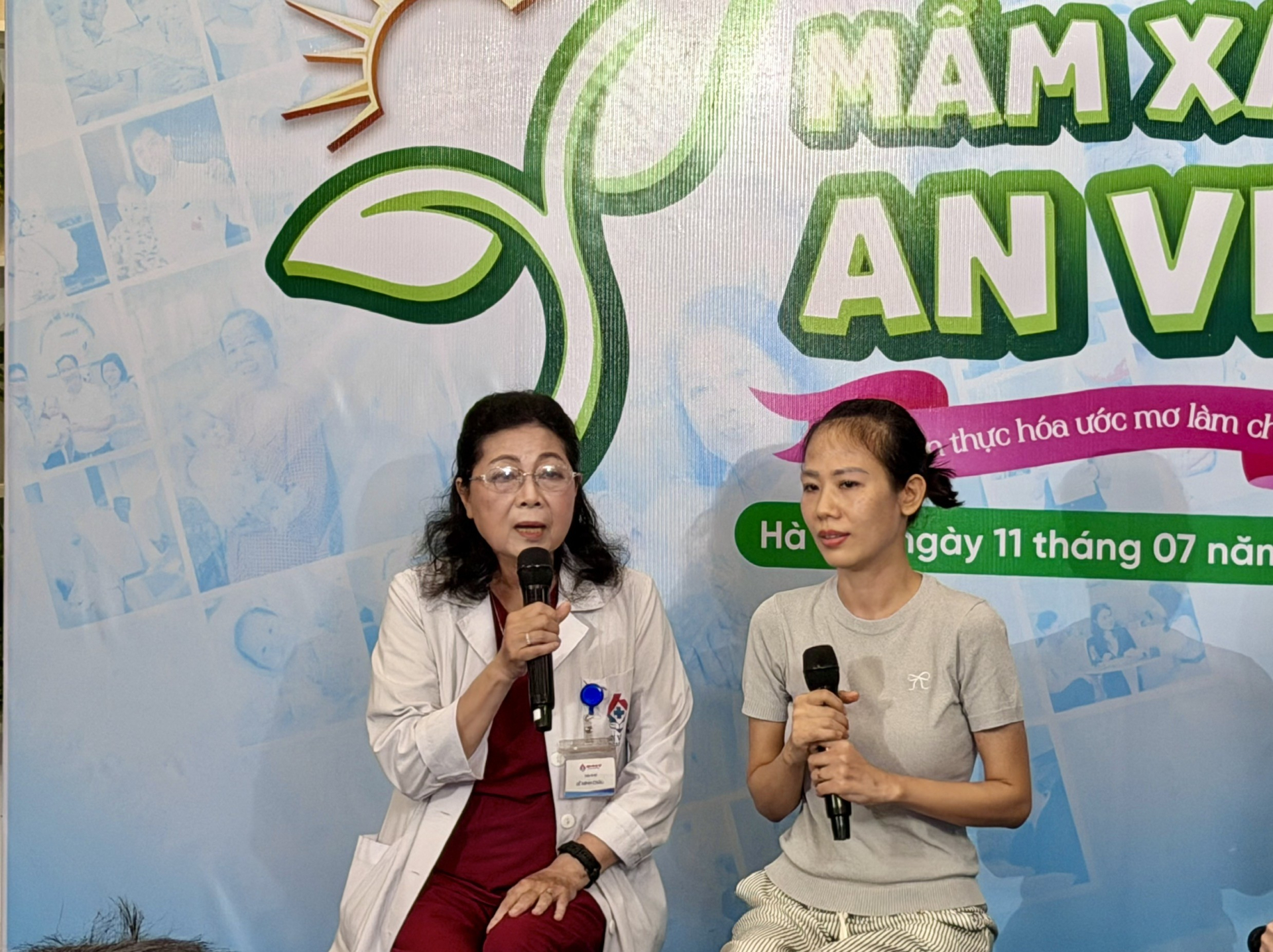 TS.BS Lê Minh Châu, Giám đốc Trung tâm Hỗ trợ sinh sản IVF An Việt xúc động khi gặp lại bệnh nhân của mình-chị Phạm Thu Hằng tại sự kiện