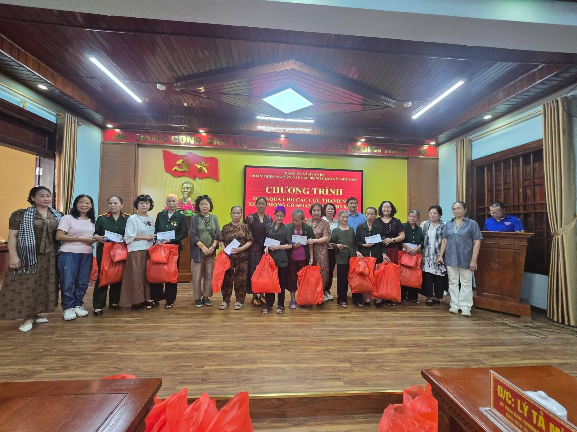 Những nữ nhà báo bền bỉ nối những nhịp cầu yêu thương