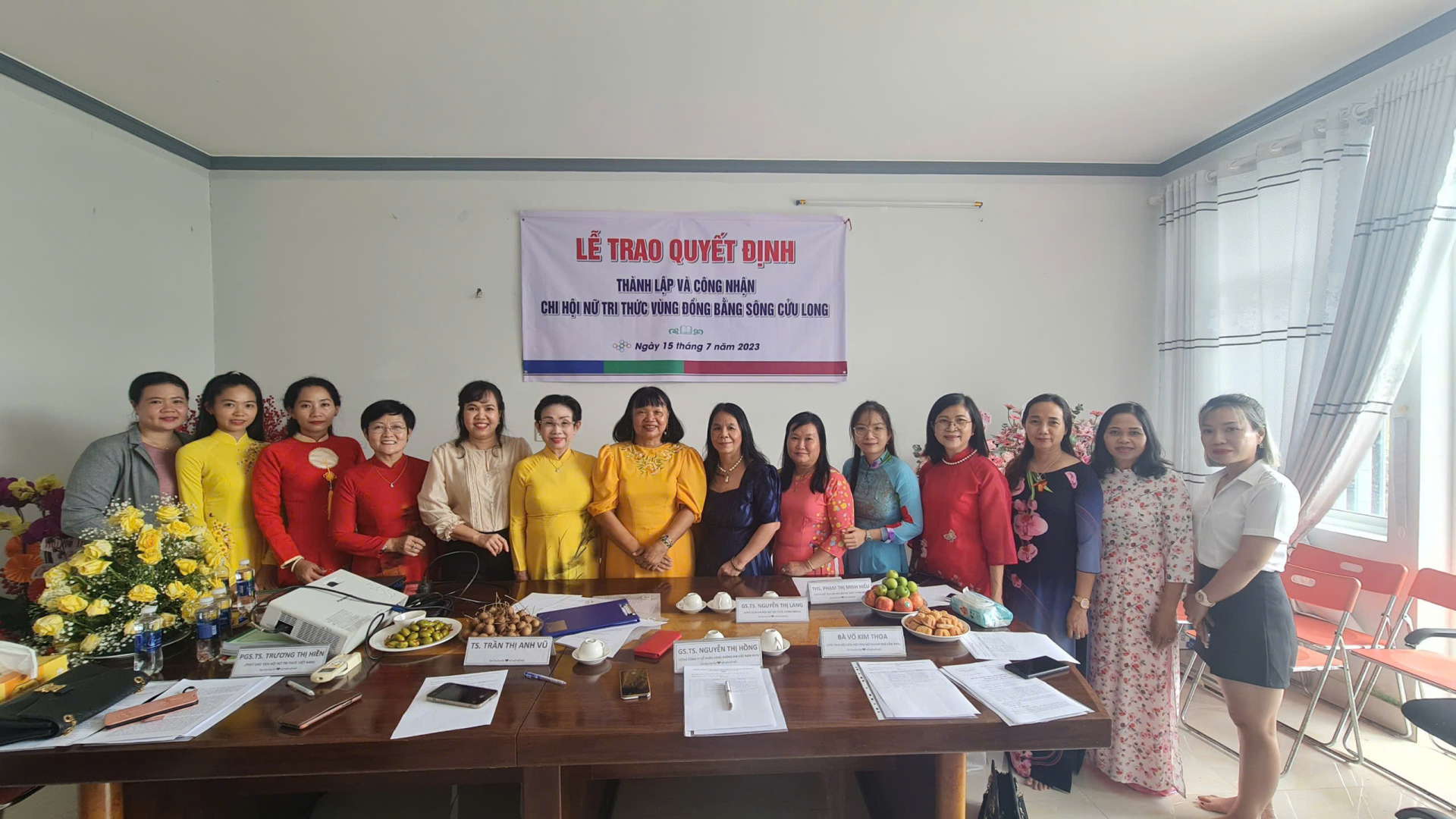 Lễ trao Quyết định thành lập và công nhận Chi hội Nữ trí thức vùng Đồng bằng sông Cửu Long