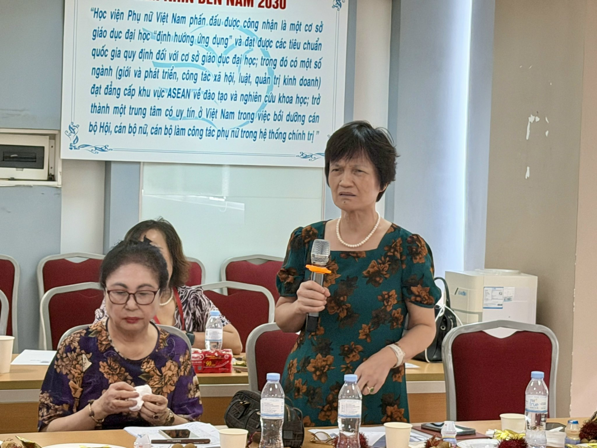BS Đỗ Thị Vân, Giám đốc Trung tâm thông tin tổ chức phi chính phủ thuộc Liên hiệp các Hội Khoa học và Kỹ thuật Việt Nam