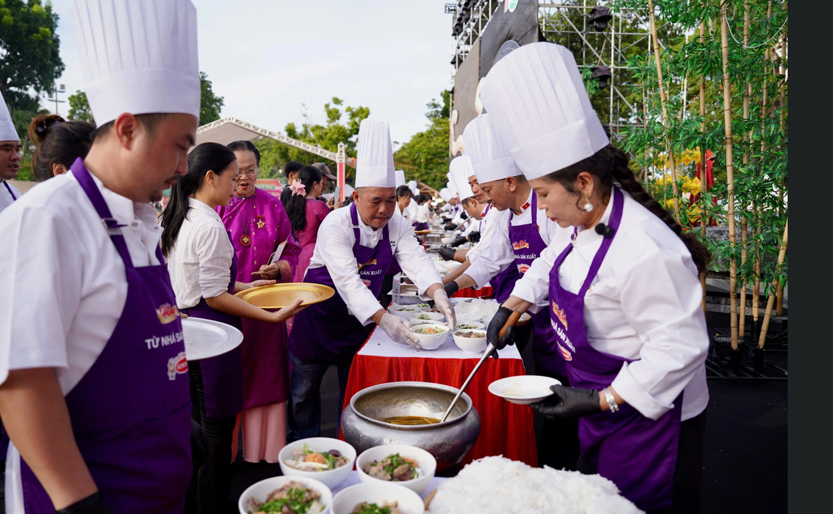 Nghệ nhân ẩm thực Lê Văn Khánh cùng hành trình lan tỏa tri thức từ tô Bún bò Huế