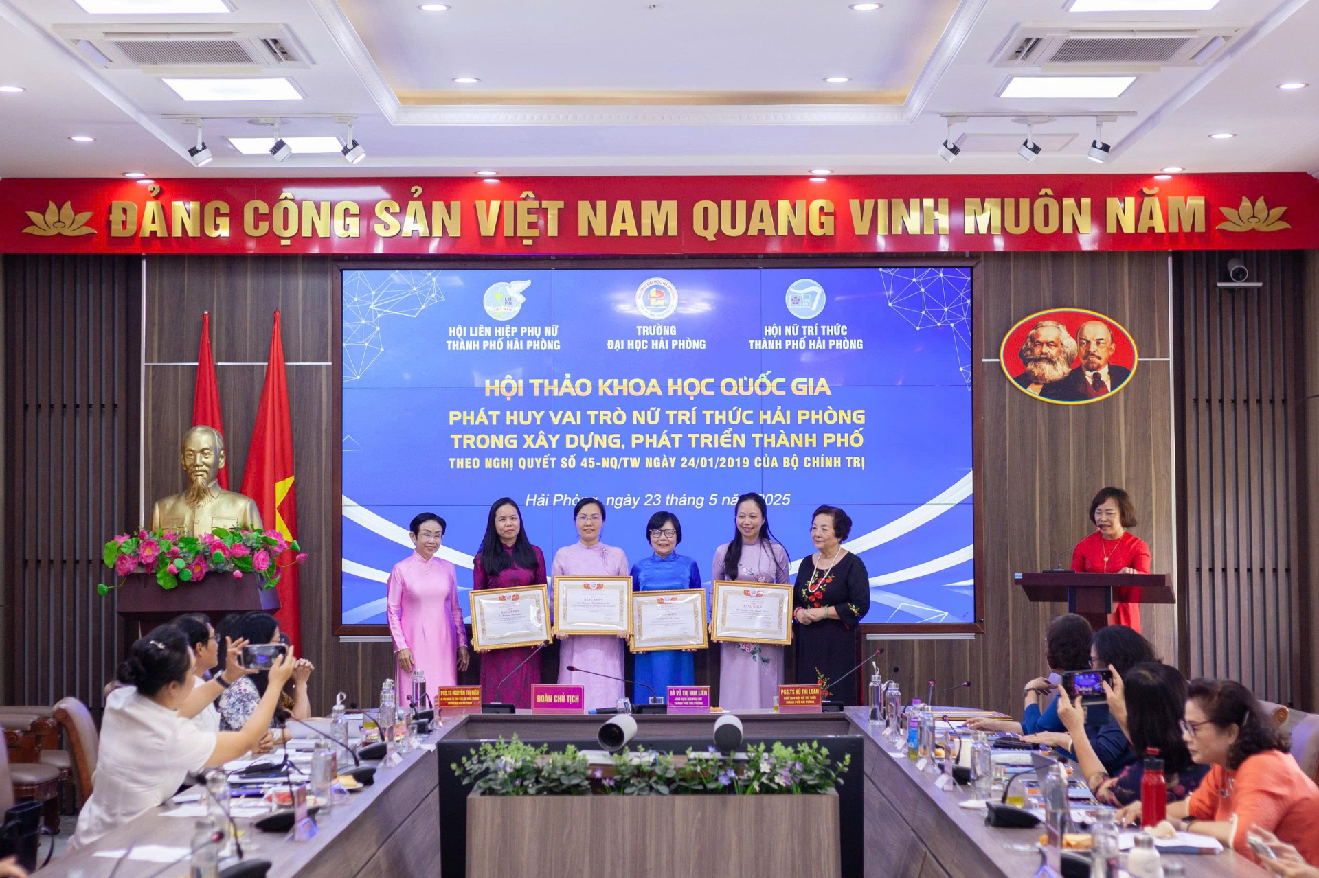 Nữ trí thức Hải Phòng: Năng động để tạo khác biệt