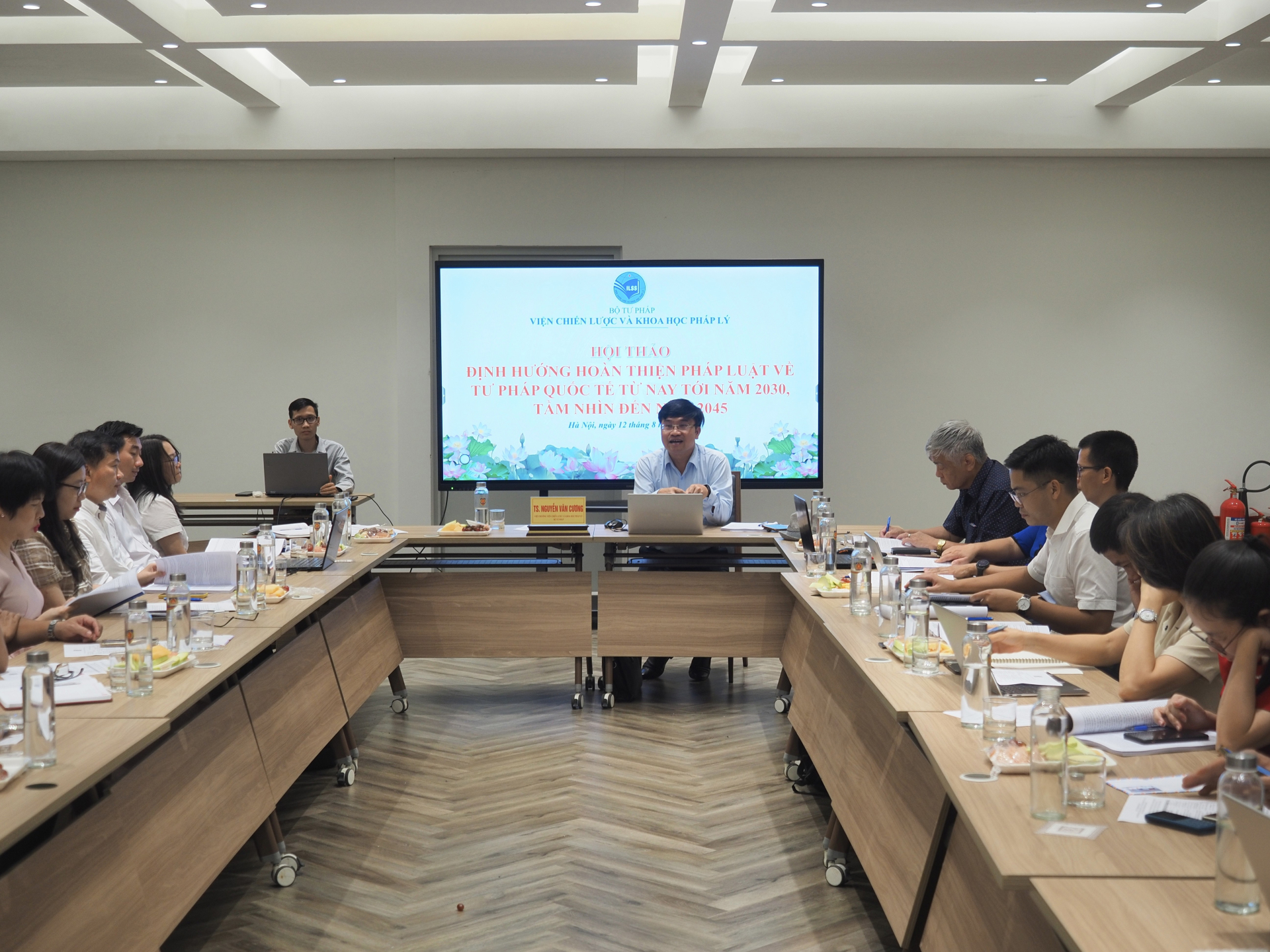 Tại Hội thảo, các chuyên gia, nhà khoa học tập trung đánh giá những kết quả đạt được trong xây dựng pháp luật về tư pháp quốc tế