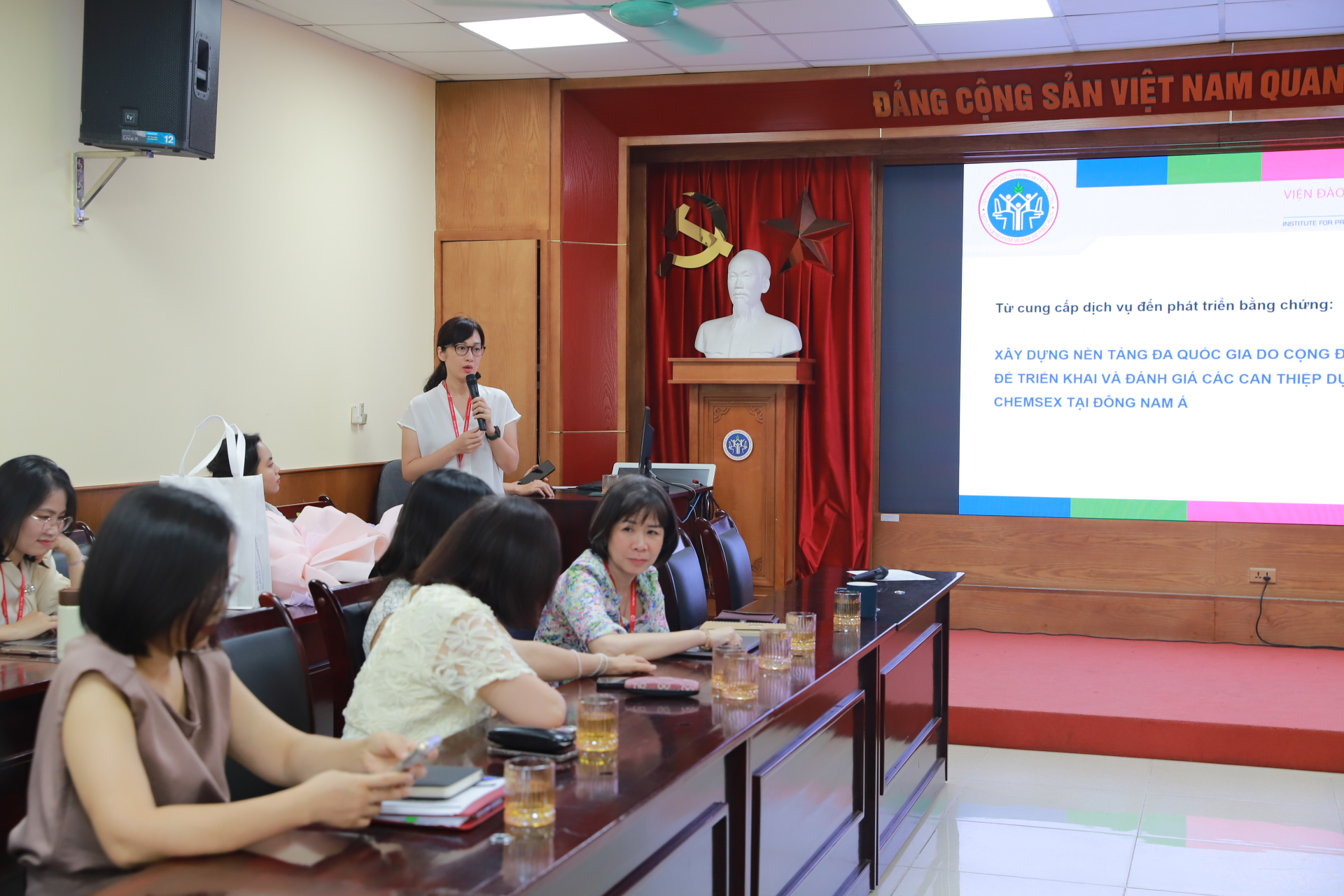 Chi hội Nữ trí thức Viện Đào tạo YHDP-YTCC Trường Đại học Y Hà Nội: Đưa tri thức vào giải quyết những vấn đề của cộng đồng