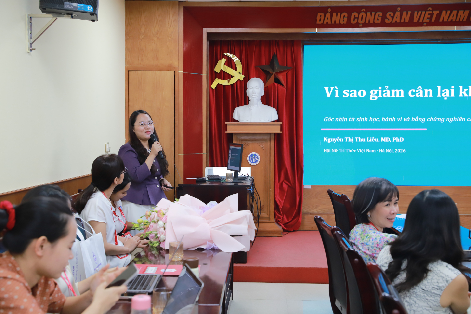 Chi hội Nữ trí thức Viện Đào tạo YHDP-YTCC Trường Đại học Y Hà Nội: Đưa tri thức vào giải quyết những vấn đề của cộng đồng