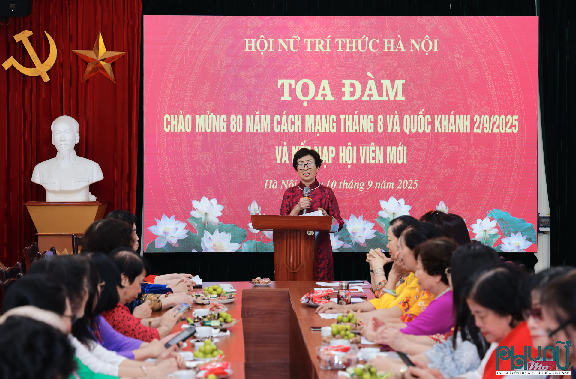 PGS.TS Bùi Thị An, Phó chủ tịch Hội Nữ trí thức Việt Nam, Chủ tịch Hội Nữ trí thức Hà Nội phát biểu tại Tọa đàm.