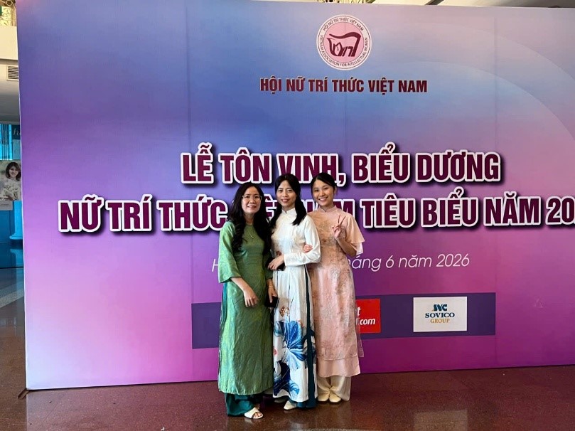 Đại diện Chi hội tham dự và nhận bằng khen tại Lễ tôn vinh và biểu dương hội viên Nữ trí thức Việt Nam tiêu biểu năm 2026