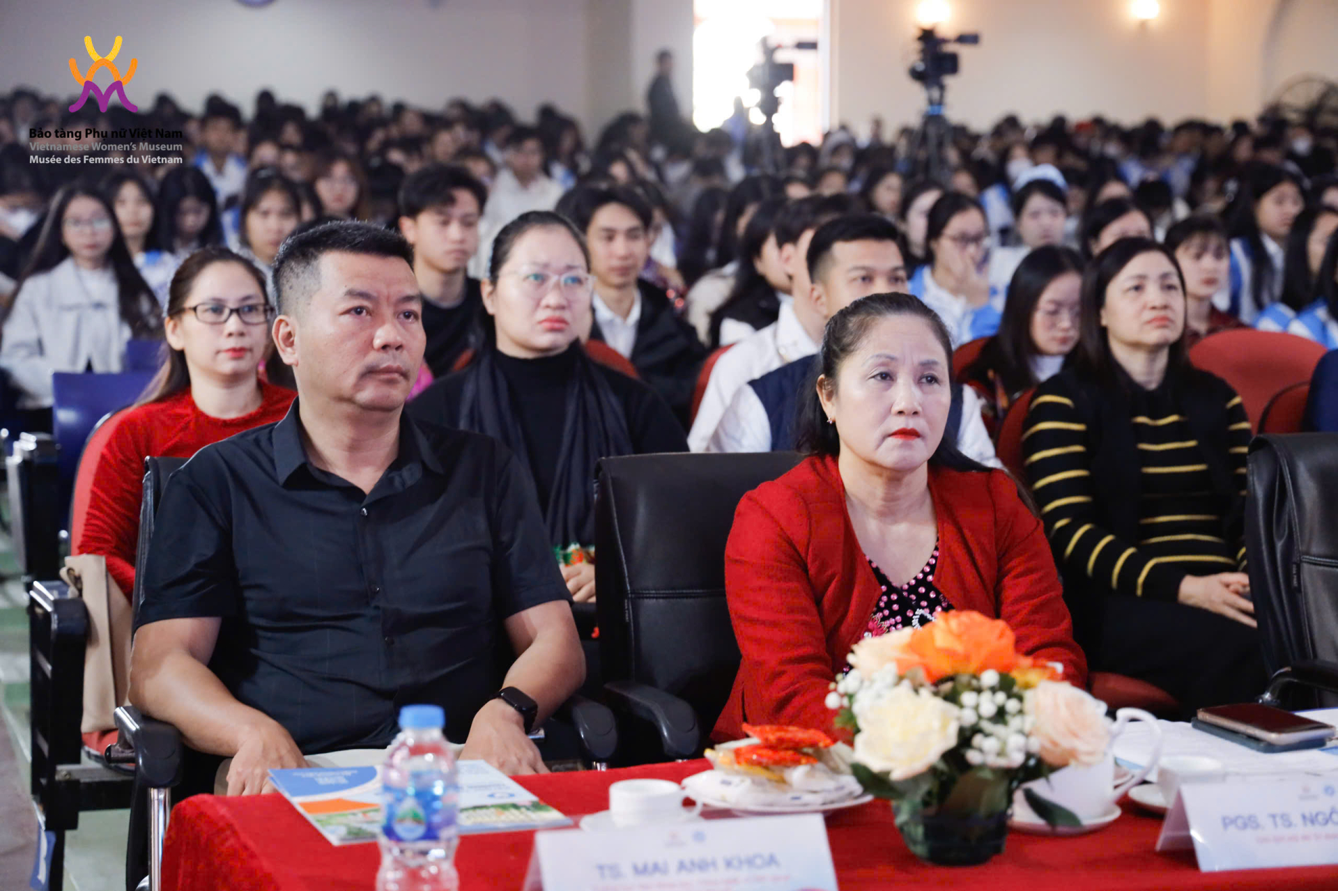Toạ đàm với Sinh viên ĐHTN về thắp sáng tương lai