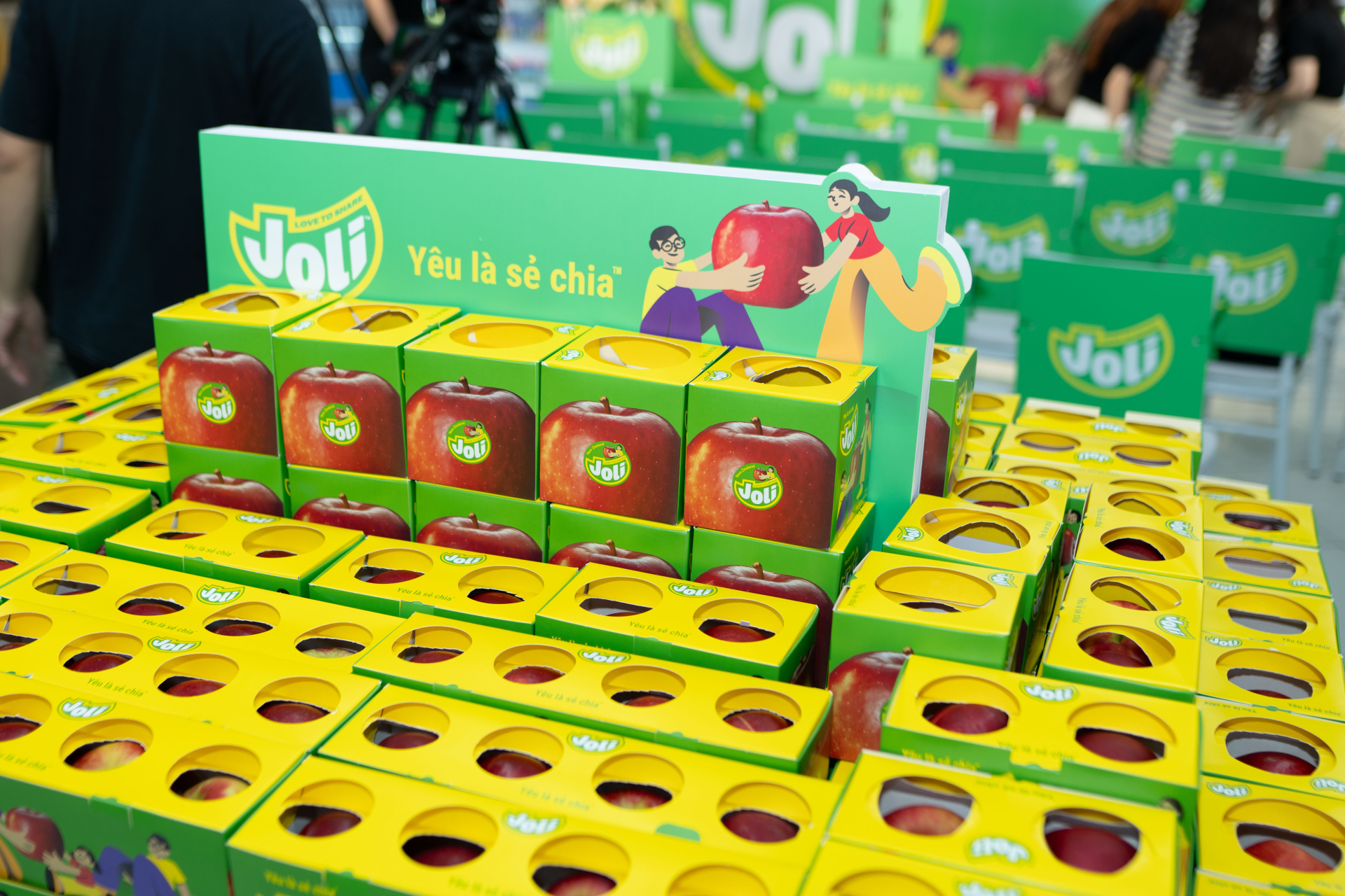 Táo JOLI™ phân phối tại một số siêu thị WinMart và cửa hàng WinMart+