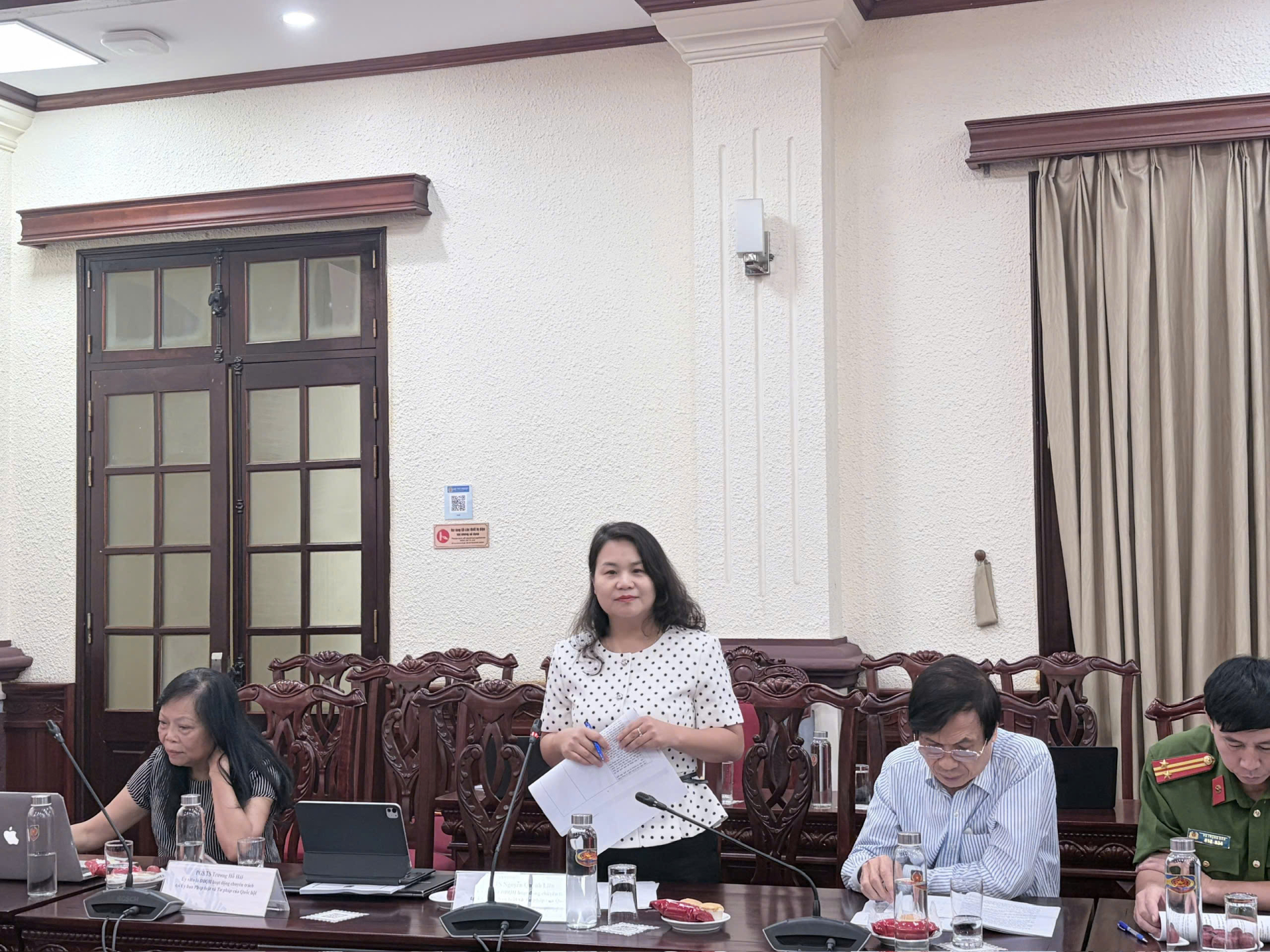 Bà Nguyễn Quỳnh Liên - Ủy viên là đại biểu Quốc hội, hoạt động chuyên trách tại Ủy ban Pháp luật và Tư pháp của Quốc hội phát biểu tại Hội thảo.