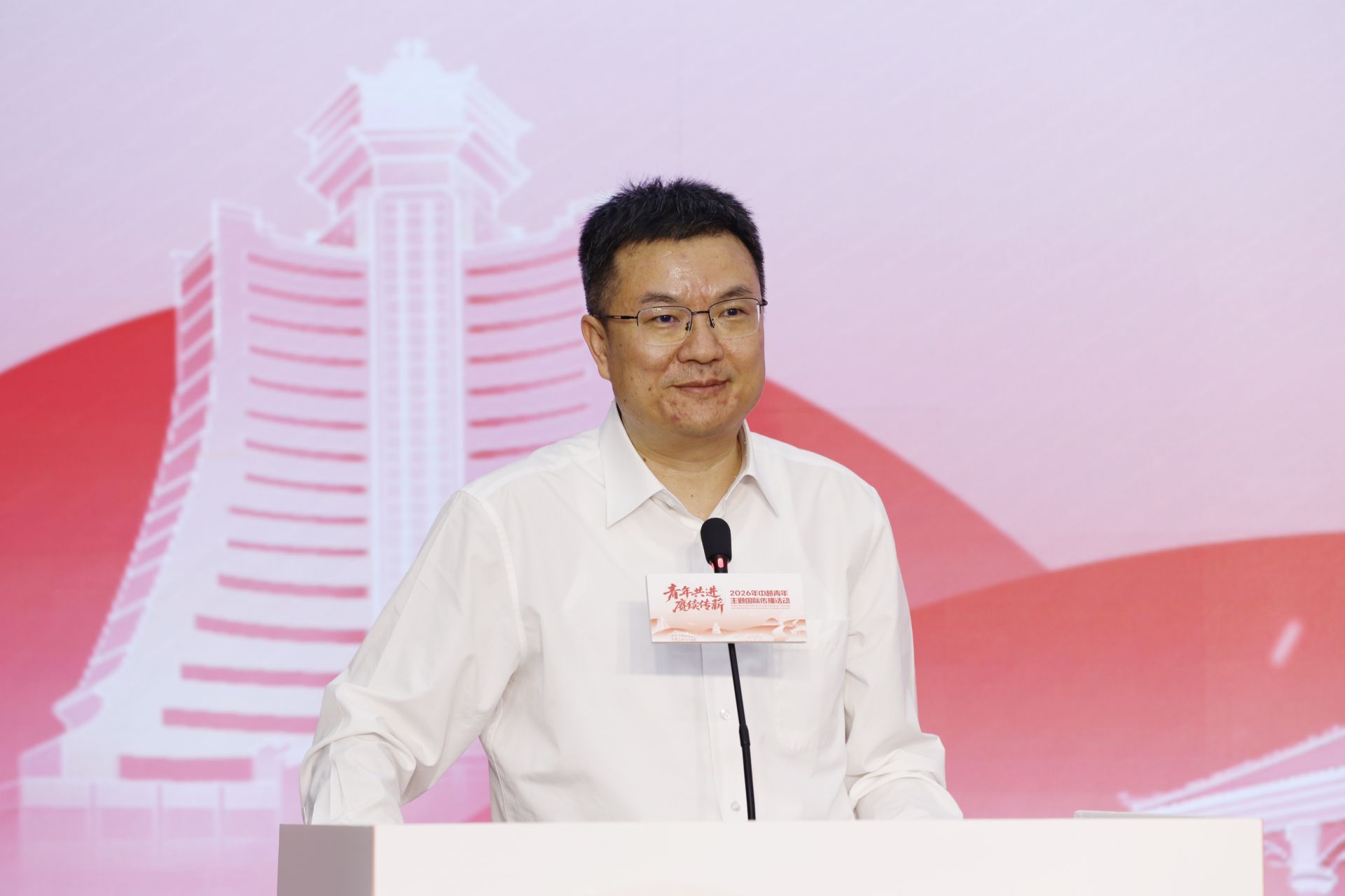 Ông Tăng Khánh Hải, Tổng Thư ký Báo China Daily phát biểu.