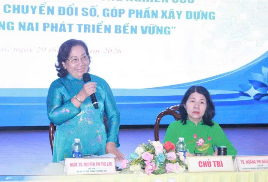 TS.NGƯT Nguyễn Thị Thu Lan, Chủ tịch Hội Nữ trí thức thành phố Đồng Nai nhận định trong bối cảnh Cách mạng công nghiệp lần thứ tư, khoa học, công nghệ, đổi mới sáng tạo và chuyển đổi số đã trở thành những động lực cốt lõi của phát triển.