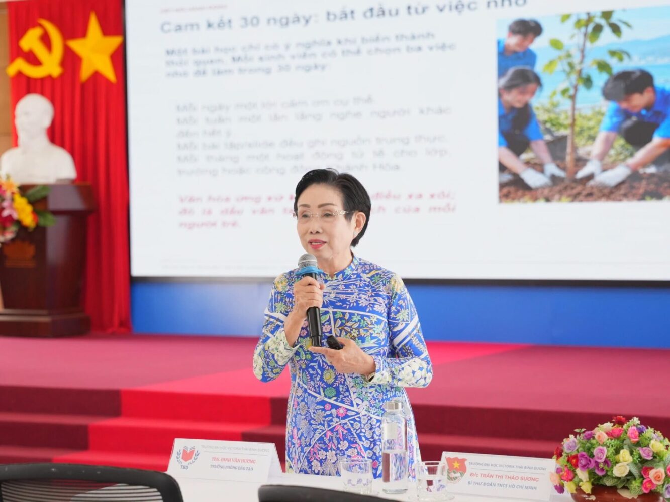 PGS.TS. Trương Thị Hiền chia sẻ những giá trị trong phong cách giao tiếp của Chủ tịch Hồ Chí Minh (Ảnh: BTC)