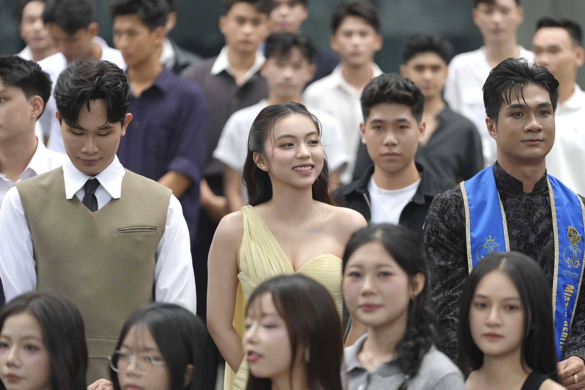 Hoàng Ngọc Như có dịp gặp gỡ, giao lưu cùng các thí sinh trong lần trở lại trường cũ với vai trò giám khảo.