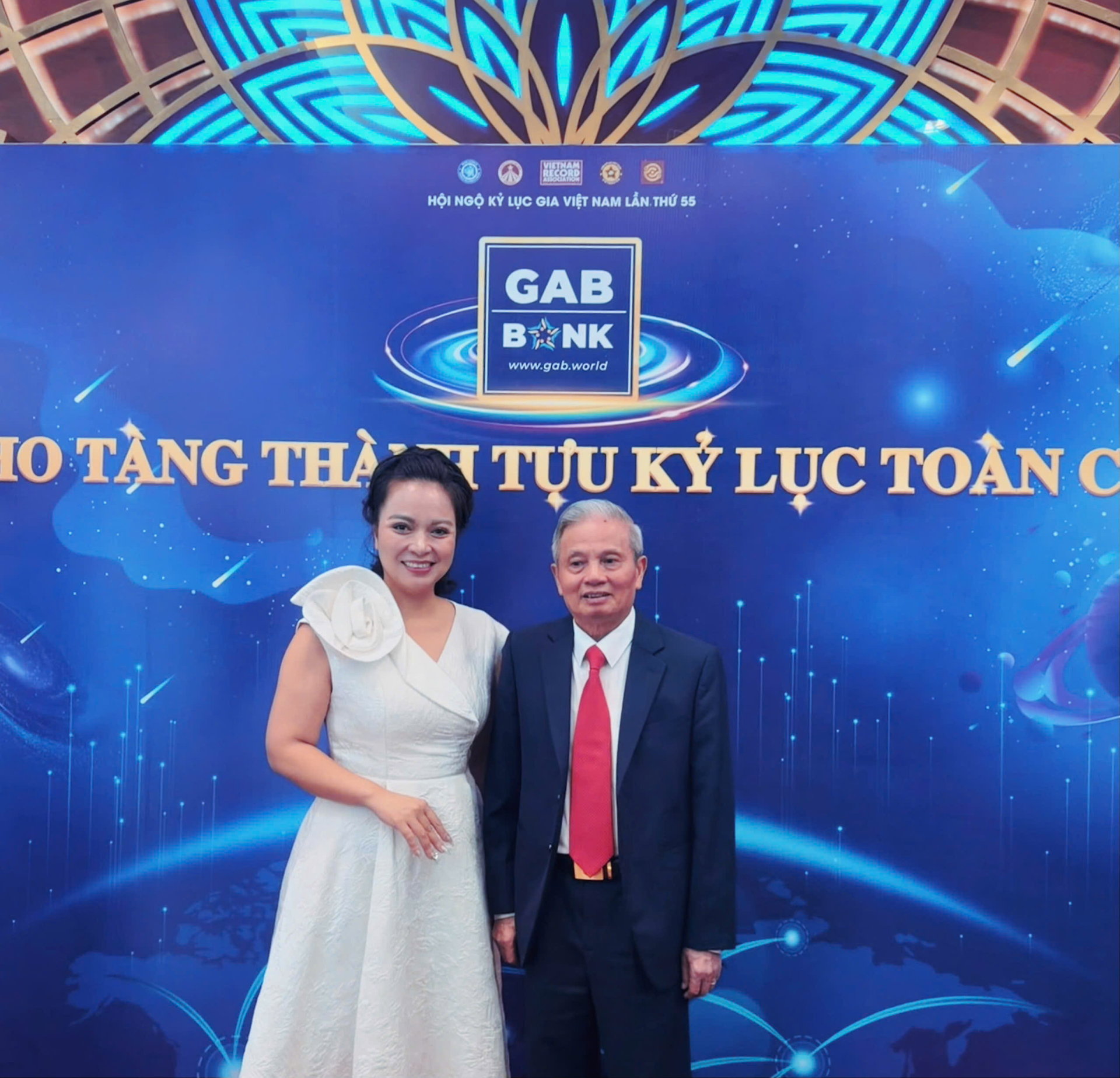 Lê Doãn Hợp, Nguyên Ủy viên Ban Chấp hành Trung ương Đảng, nguyên Bộ trưởng Bộ TT&TT, Chủ tịch Hội đồng Xác lập Tổ chức Kỷ lục Việt Nam.