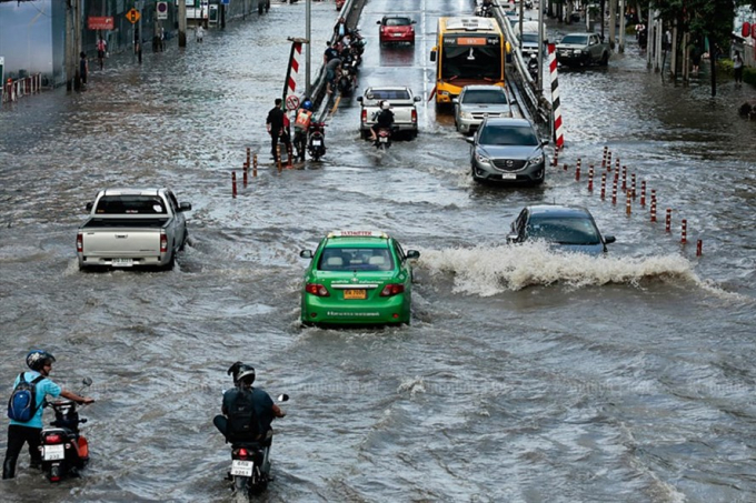 Nước lũ ở Bangkok, Thái Lan. Ảnh: Bangkok Post.