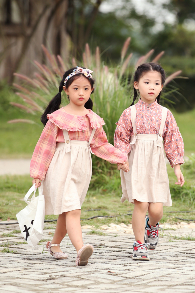 Con gái Xuân Lan tự tin làm vedette tại Tuần lễ Thời trang Trẻ em Việt Nam 