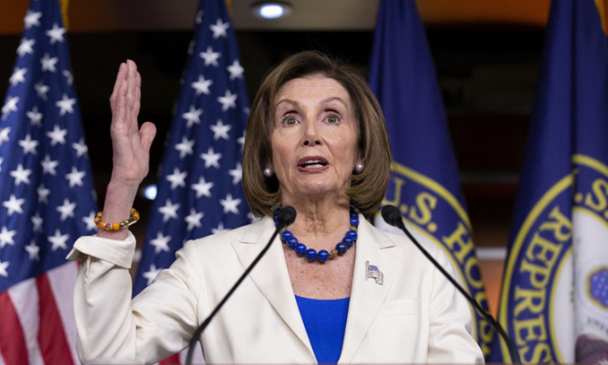 Chủ tịch Hạ viện Mỹ Nancy Pelosi tại buổi họp báo ở quốc hội hôm 21/11. Ảnh: Reuters.