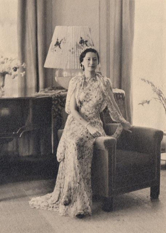 Nam Phương Hoàng hậu tromg một bức ảnh chụp năm 1936.