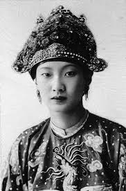 Hoàng hậu Nam Phương (1914 - 1963) tên thật là Nguyễn Hữu Thị Lan. Bà là vị hoàng hậu cuối cùng của triều đại nhà Nguyễn (triều đại phong kiến cuối cùng của Việt Nam)