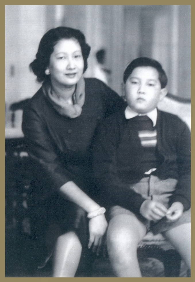 Hoàng hậu Nam Phương và Hoàng tử Bảo Thăng.