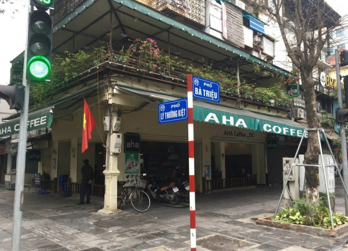 Quán cà phê trên phố Bà Triệu đóng cửa. Ảnh: Doãn Tuấn/TTXVN