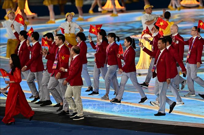 Đoàn thể thao Việt Nam diễu hành tại lễ khai mạc ASIAD lần thứ 19 trên sân vận động Olympic ở thành phố Hàng Châu, tỉnh Chiết Giang, Trung Quốc, ngày 23/9/2023. Ảnh minh họa: AFP/TTXVN