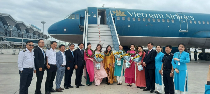 Ngành Du lịch Khánh Hòa tổ chức đón chuyến bay đầu tiên đen Khánh Hòa năm mới Giáp Thìn