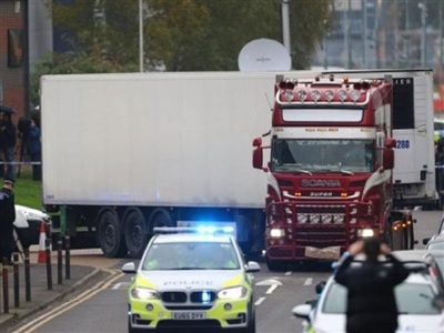 Vụ 39 thi thể ở Anh: Tài xế xe tải và gia đình nhận tin nhắn đe doạ