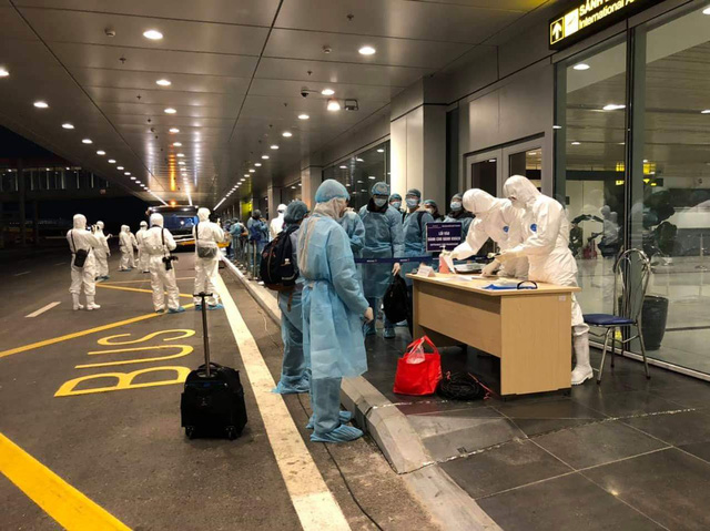 Cách ly y tế hơn 400 hành khách từ Hàn Quốc về sân bay Vân Đồn, Cát Bi