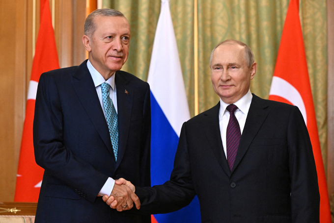 Tổng thống Nga Vladimir Putin và Tổng thống Thổ Nhĩ Kỳ Recep Tayyip Erdogan trong cuộc gặp tại Sochi ngày 4/9. Ảnh: Reuters
