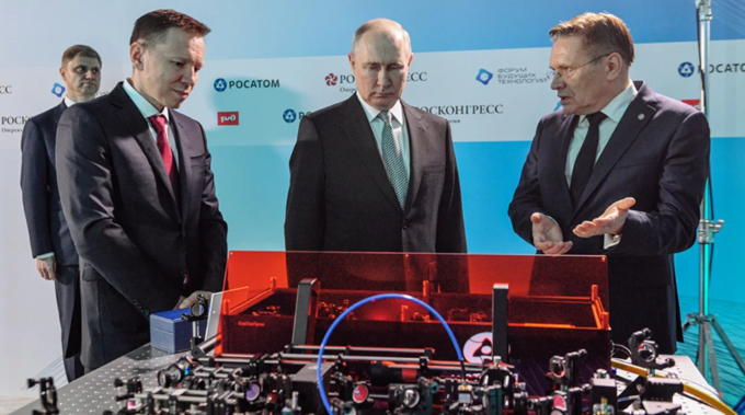 Hệ thống siêu máy tính mới được giới thiệu đến Tổng thống Putin vào tháng 7 năm nay. Ảnh: Thequantuminsider