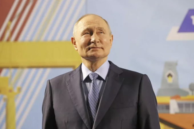Hình ảnh Tổng thống Putin tại buổi lễ đặt tên hai tàu Alexey Kosygin và Valentin Pikul. Ảnh: rg.ru