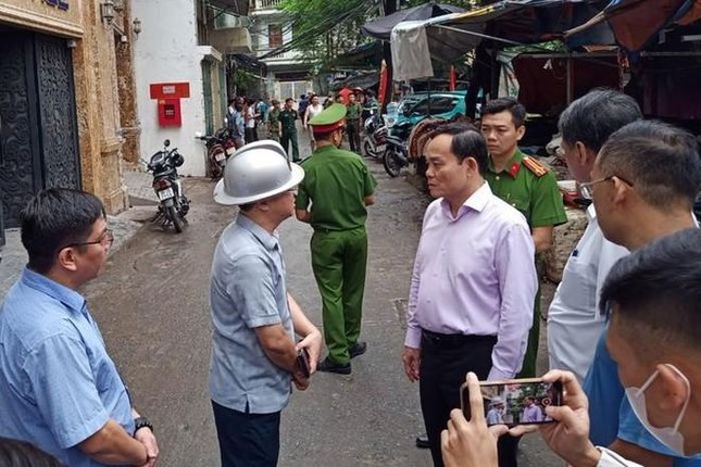 Phó Thủ tướng Trần Lưu Quang đến hiện trường (Ảnh: Tiền Phong)