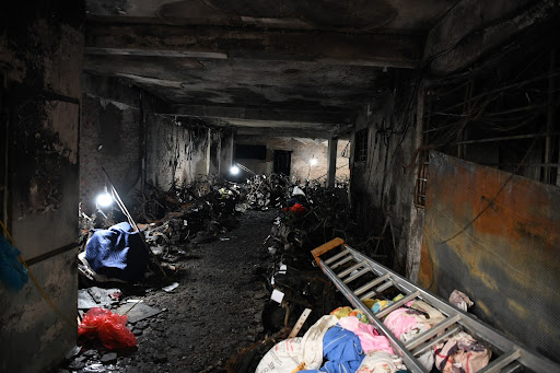 Bên trong tầng để xe chung cư mini gặp hỏa hoạn khiến 56 người tử vong. Ảnh: Cổng TTĐTCP