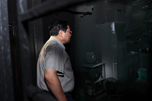 Thủ tướng Phạm Minh Chính kiểm tra hiện trường chung cư mini cháy hôm 13/9. Ảnh: Cổng TTĐTCP
