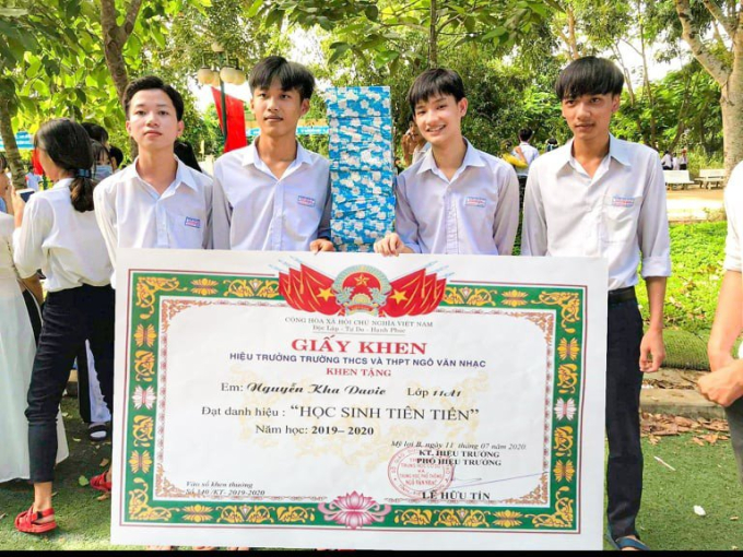 Davic khoe giấy khen 