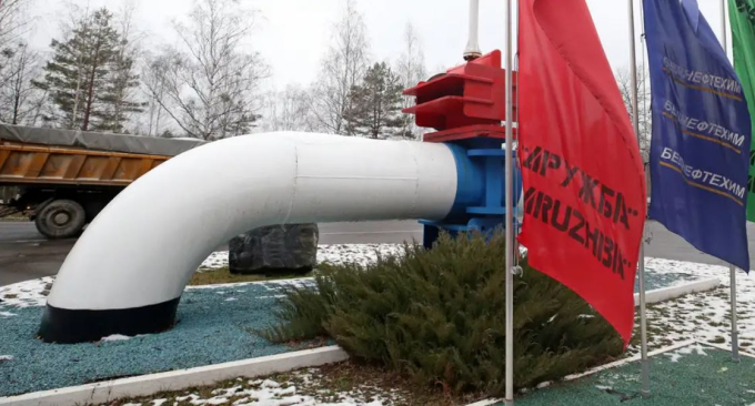 Đường ống Druzhba đang được Kazakhstan sử dụng để vận chuyển dầu đến nhà máy lọc dầu Schwedt của Đức. Ảnh: ITAR-TASS