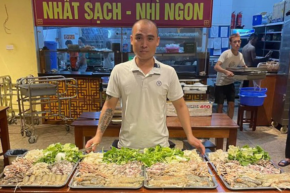 Anh Nguyễn Việt Cường tại quán ăn của mình