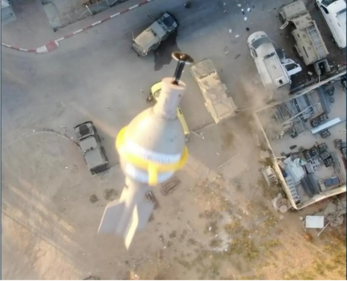 UAV của Hamas thả lựu đạn xuống mục tiêu của Israel trong vụ tấn công ngày 7/10. Ảnh: Forbes