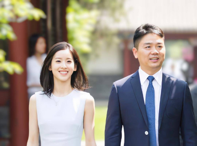 Hiện tại, cuộc hôn nhân của cô và doanh nhân Lưu Cường Đông đã nhận được nhiều sự ủng hộ
