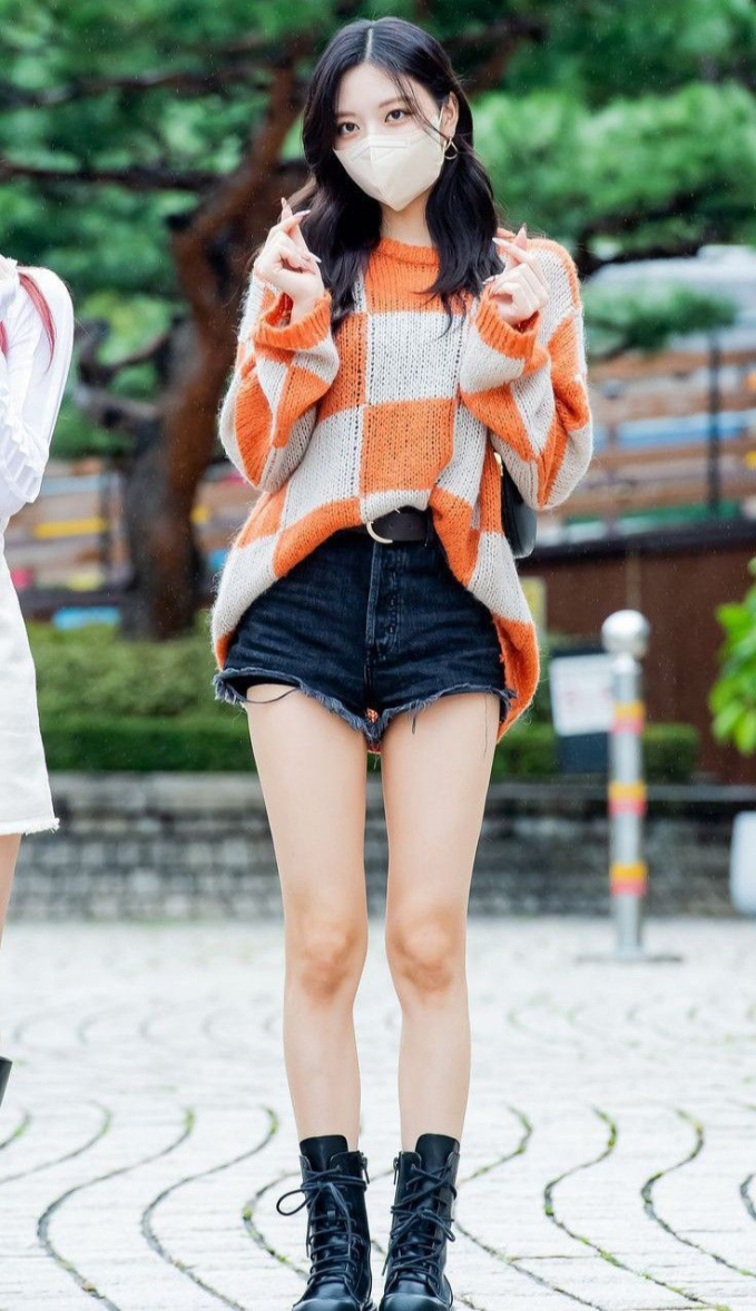 Sở hữu vòng hông đẹp nhất Kpop, nữ idol này khoe dáng chỉ bằng một chiêu: Chăm diện những món đồ basic! 