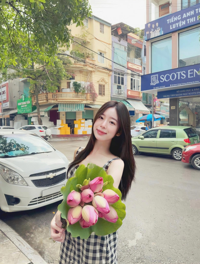 Ánh Tuyết nhớ những lần được bác bảo vệ cho ngồi nhờ phòng bảo vệ trong lúc chờ bố mẹ